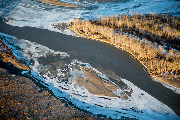 On January 17, 2015, the Poplar Pipeline discharged at least 30,000 gallons of Bakken crude oil into the Yellowstone River just upstream of Glendive, MT.